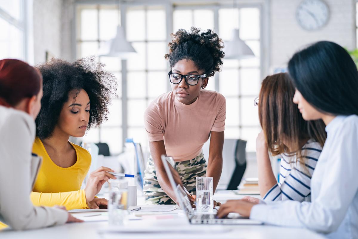 The Art of Confidently Working a Networking Room