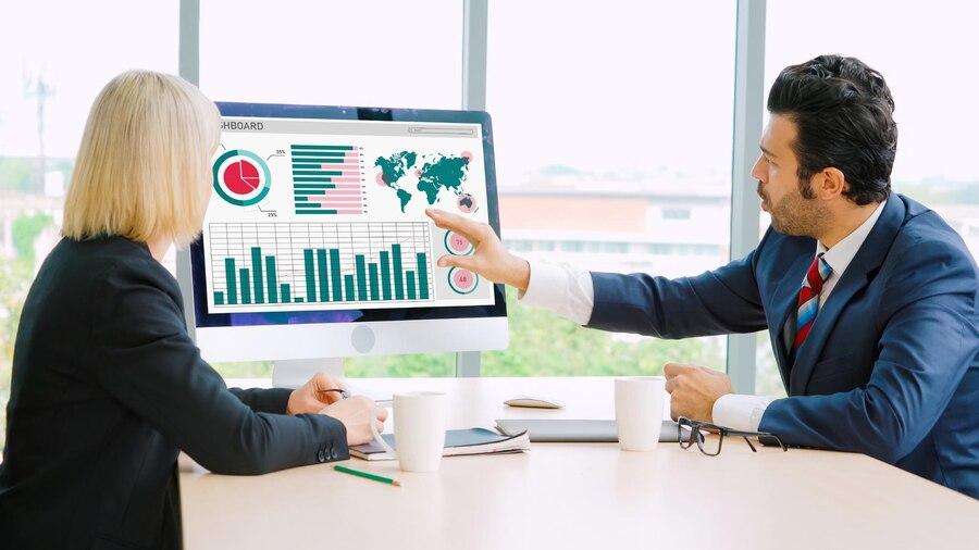 How to Manage Sales Pipeline: A Step-by-step Guide for Sales Leaders