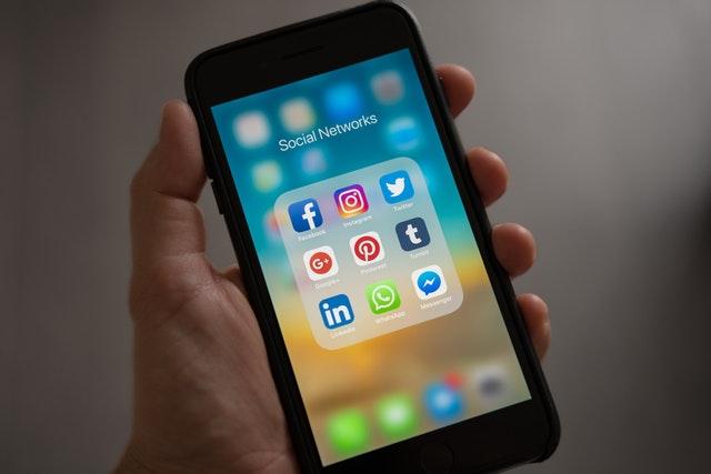 12 Tips and Tricks to Use LinkedIn Like a Pro