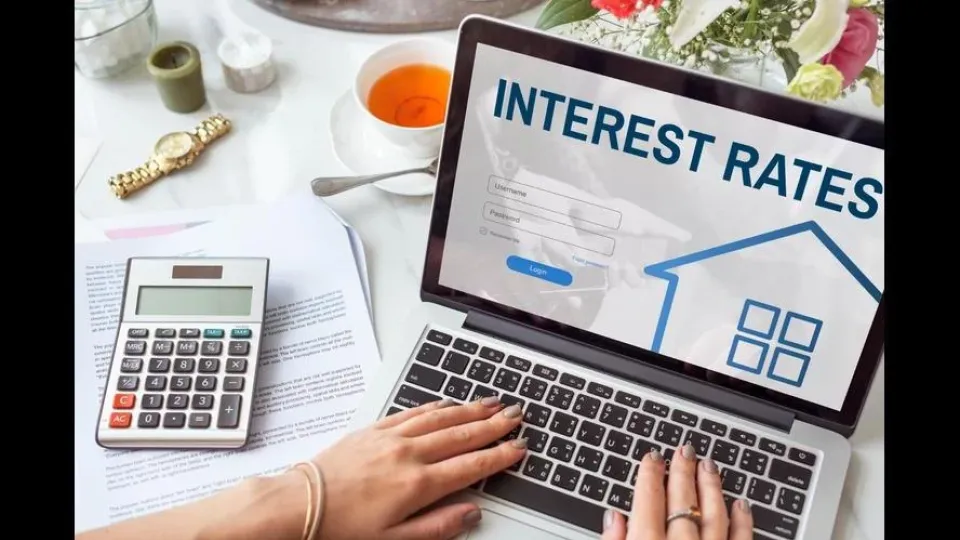 The Sixth Federal Interest Rates Raise: How Would It Affect an Average American?
