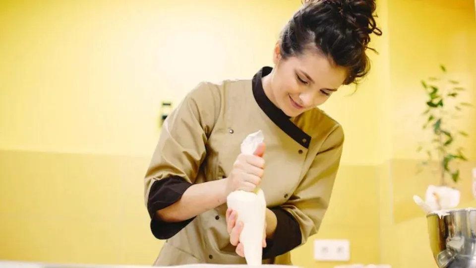 How to Start a Successful Online Bakery Business from Home