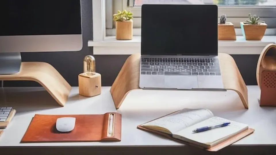20 Essential Desk Accessories to Enhance Productivity
