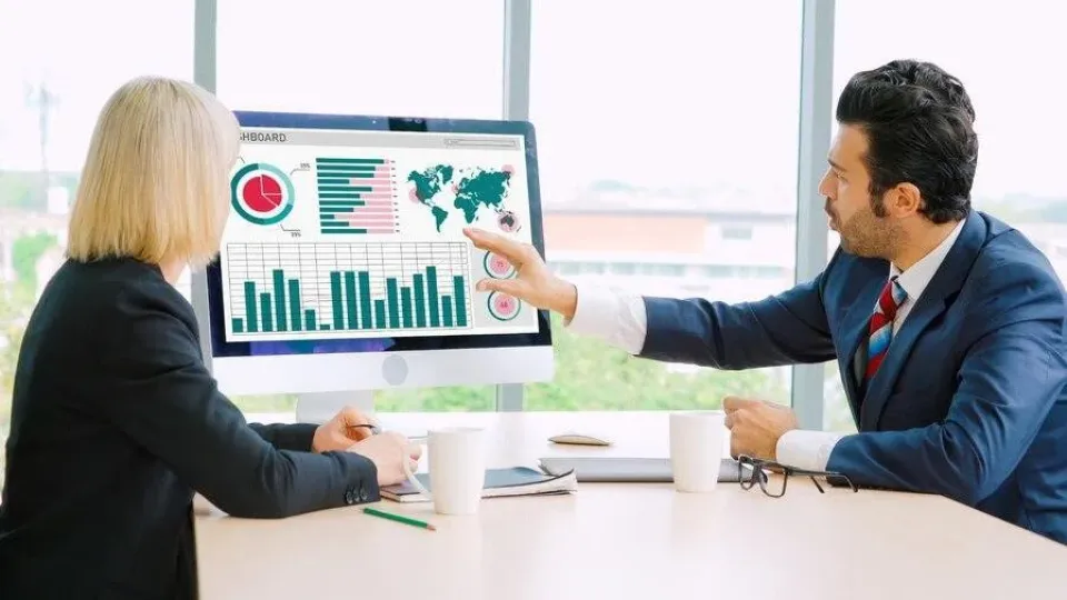 How to Manage Sales Pipeline: A Step-by-step Guide for Sales Leaders