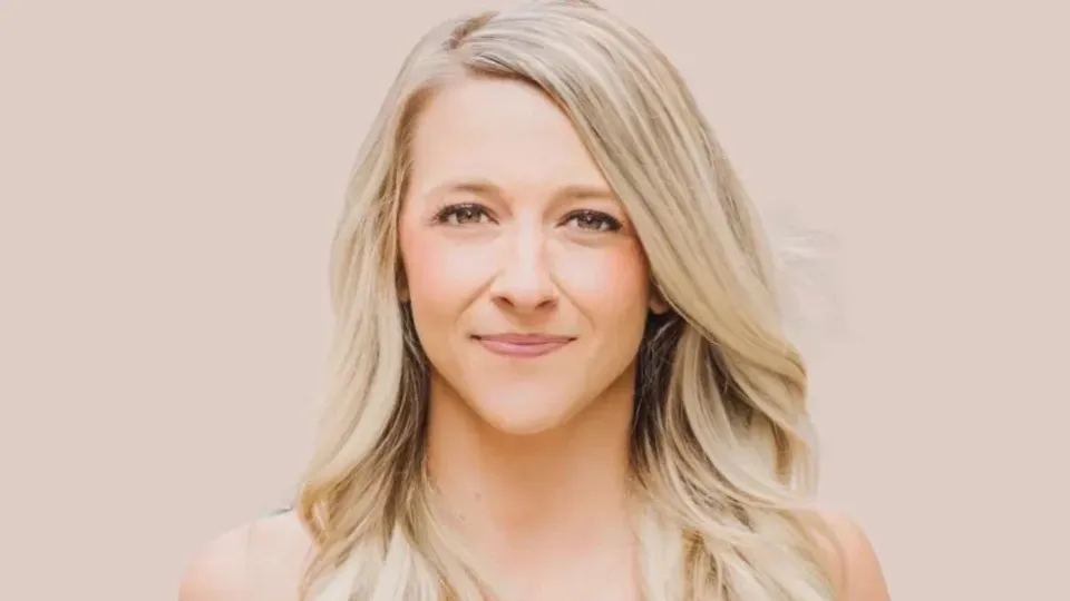 Ciara Ungar: Empowering Entrepreneurs to Build from the Why and Adapt to Change
