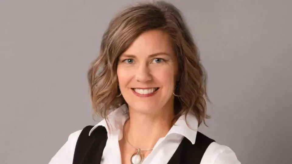 Tina Bakehouse: Empowering Others Through Public Speaking and Storytelling with Magnetic Influence