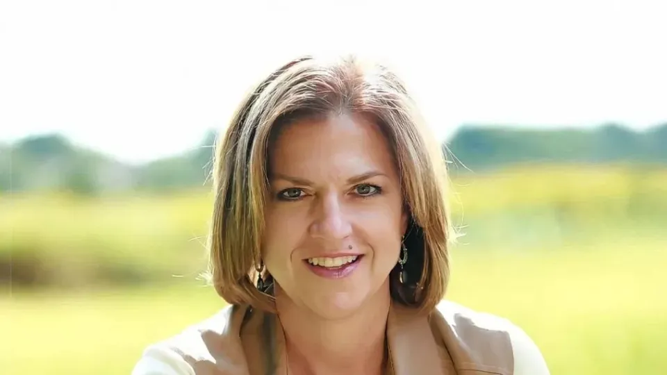 Patty Lindstrom: Illuminating Brands, Empowering Leaders, and Unleashing Innovation