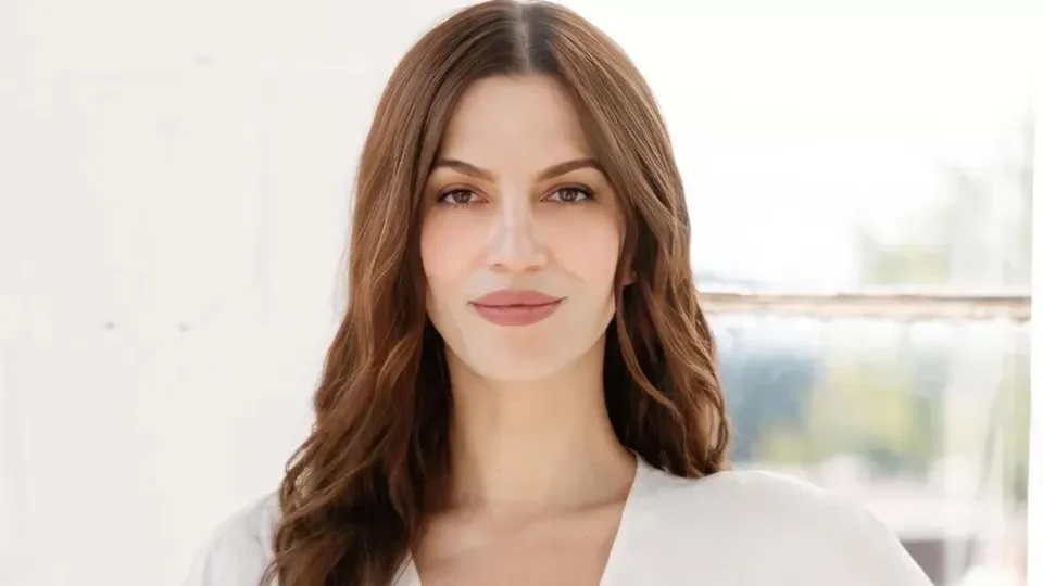 Reclaiming Feminine Power Through Zerina Derveni's Coaching
