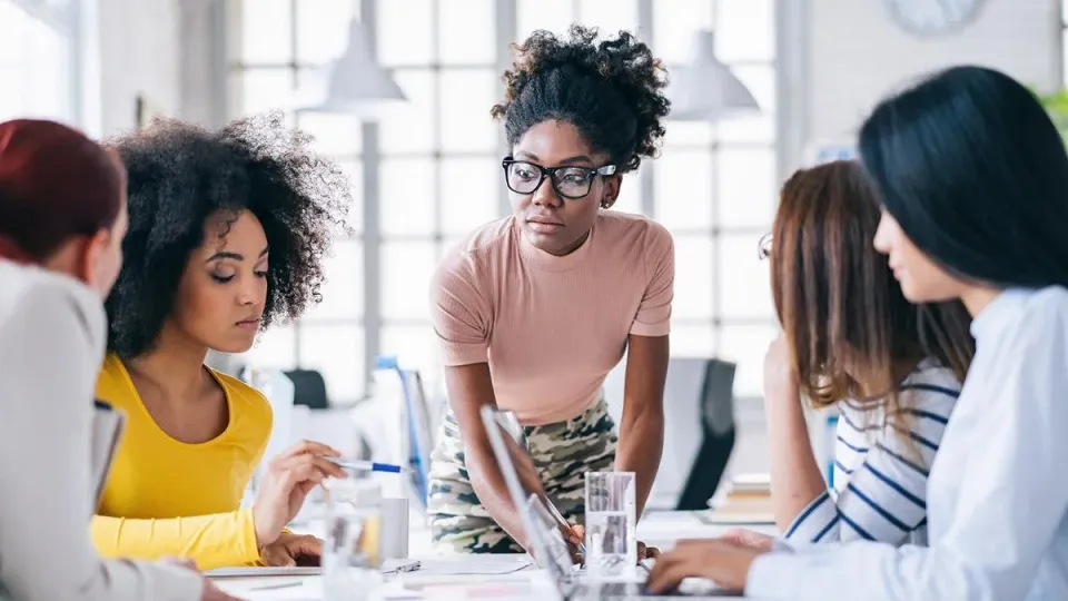 The Art of Confidently Working a Networking Room