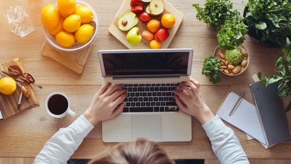 Aligning Meal Times with Work Schedules for Optimal Energy